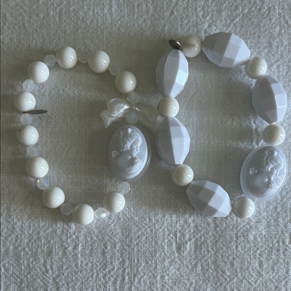 Tarina Tarantino White Cameo Bracelet Set
